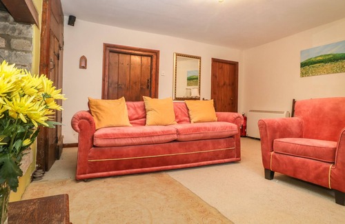 Stogursey Casa | 2 LIME STREET, pet friendly, character holiday cottage in Stogursey