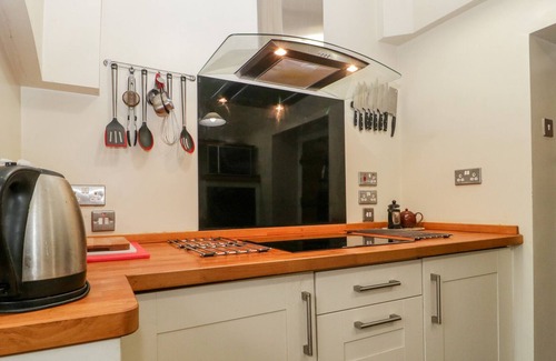 Stogursey Casa | 2 LIME STREET, pet friendly, character holiday cottage in Stogursey