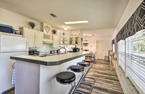 Crescent City Casa | 2 Living Rooms: Crescent City Home