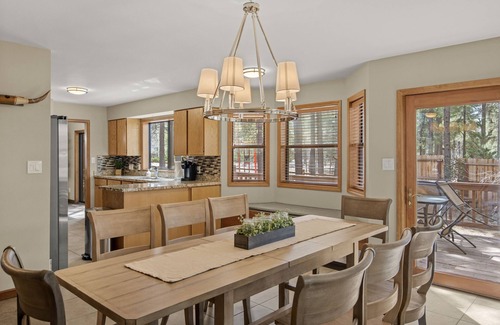Flagstaff Cabina | 2 Living Rooms + Fires | Quick Drive Downtown