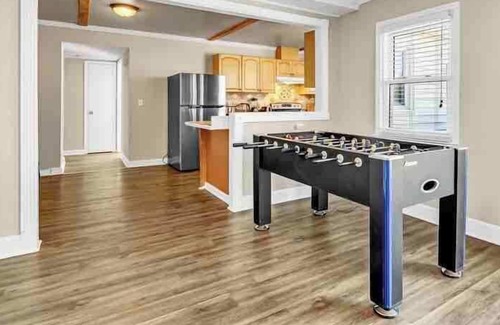 Greensboro Casa | Amber · Greensboro Get-together: K bed, Secret Room, 2 LR