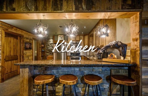 Broken Bow Cabina | 2 Luxe Cabins | Game Rooms | Outdoor Games