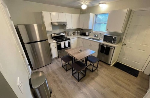 Commerce Apartamento | ✨✨✨ 2 Luxury Townhomes: 4 King Beds, 2 Kitchens, 6 TV's, 2 Grills & 2 Firepits ✨✨✨