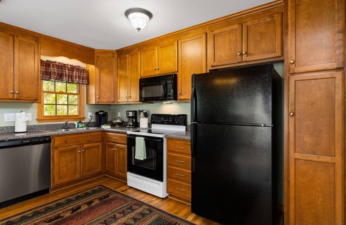 Valley Creek Run Cabina | 2 Master Suites - Clean - Cozy - WiFi - Elk - Covered Porch - ezAccess - 5 Stars
