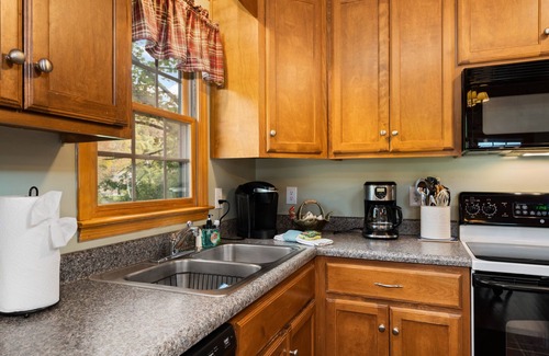 Valley Creek Run Cabina | 2 Master Suites - Clean - Cozy - WiFi - Elk - Covered Porch - ezAccess - 5 Stars