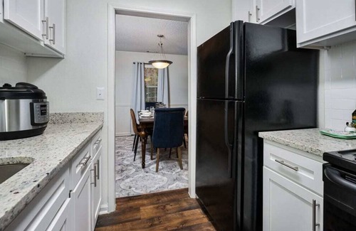 Meadowbrook Apartamento | 2 Master Suites w/ King Beds | Safe Community