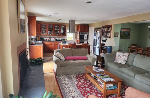 Blacksburg Casa | 2 mi from VT campus. Great house - football games, graduation, or campus visits.