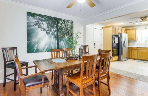 College Park Casa | 2 Mi to Airport College Park Home with Grill!