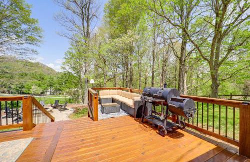 Boone Casa | 2 Mi to Appalachian State Cabin with Outdoor Spaces