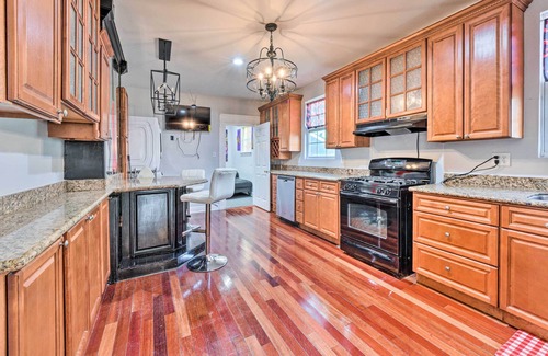 Central Carrollton Association Casa | Glam New Orleans Vacation Rental w/ Deck!