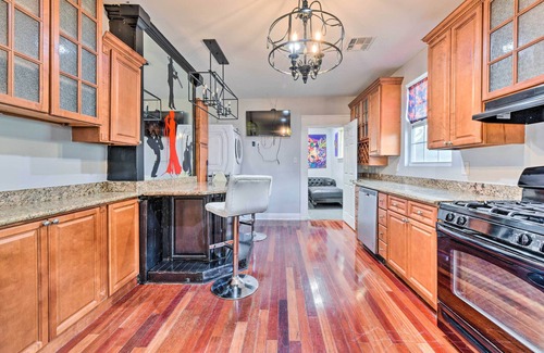 Central Carrollton Association Casa | Glam New Orleans Vacation Rental w/ Deck!