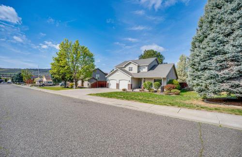 South Richland Casa | 2 Mi to Badger Mountain Hot Tub Haven!