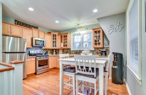 Oak Grove Casa | 2 Mi to Bay Park: Charming Milwaukie Getaway