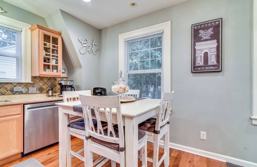 Oak Grove Casa | 2 Mi to Bay Park: Charming Milwaukie Getaway