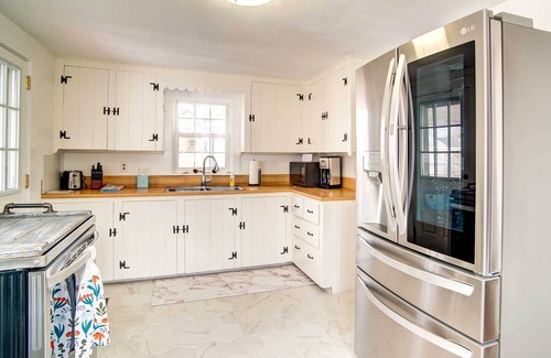 Hyannis Casa | 2 Mi to Beach: Coastal Retreat in Hyannis!