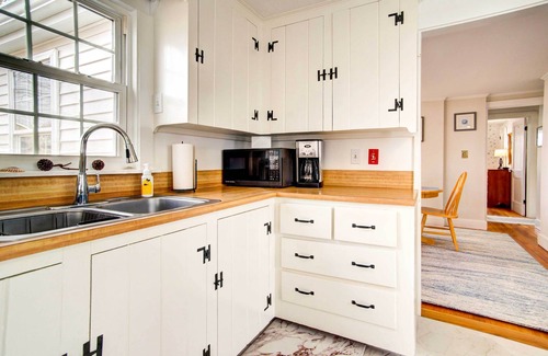 Hyannis Casa | 2 Mi to Beach: Coastal Retreat in Hyannis!