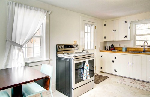 Hyannis Casa | 2 Mi to Beach: Coastal Retreat in Hyannis!
