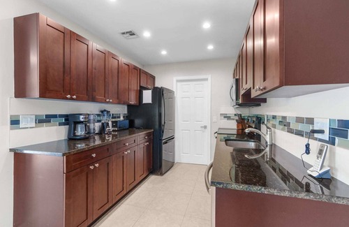 Coral Shores Apartamento | 2 MI to Beach + Heated Pool + Grill