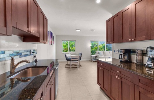 Coral Shores Apartamento | 2 MI to Beach + Heated Pool + Grill