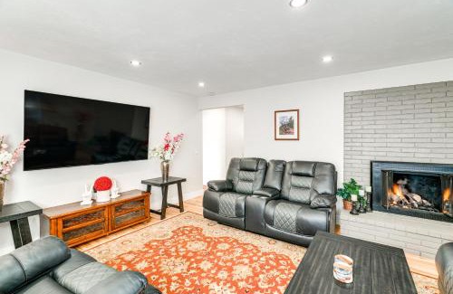 Del Rey Oaks Casa | 2 Mi to Beach Home with Patio in Del Rey Oaks!