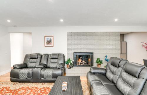 Del Rey Oaks Casa | 2 Mi to Beach Home with Patio in Del Rey Oaks!