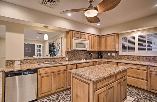 South Corals Casa | Actualizado y privado Oakland Park Home ~ 2 Mi a la playa