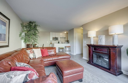 Port Hueneme Condominio | 2 Mi to Beaches: Condo w/ Patio in Port Hueneme!