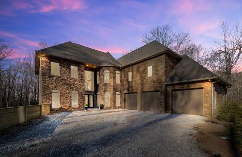 Charter Hills Casa | 2 Mi to Beech Mtn Resort! 8,000-Sq-Ft Luxe Escape