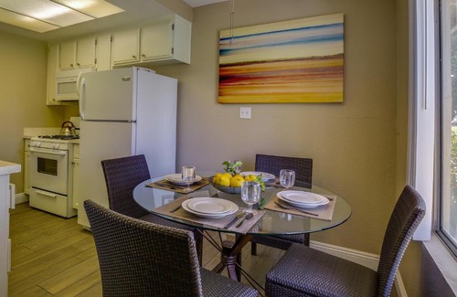 Indio Apartamento | 2 Mi to Coachella and Stagecoach Condo with Pool