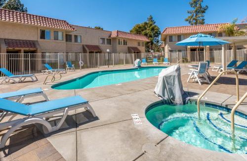 Indio Apartamento | 2 Mi to Coachella and Stagecoach Condo with Pool