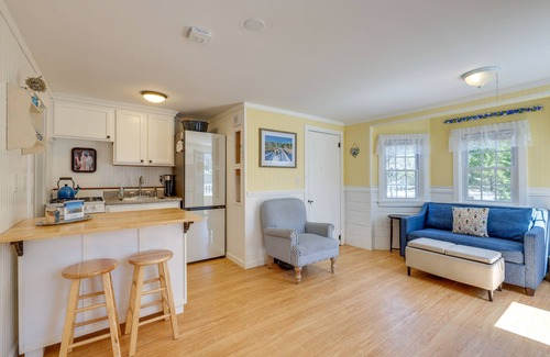 Wellfleet Cabaña | 2 Mi to Coastline: Wellfleet Gem w/ Deck & Grill