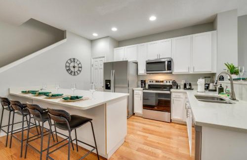 Crestwynd Bay Casa | 2 Mi to Disney World Townhome with Patio!