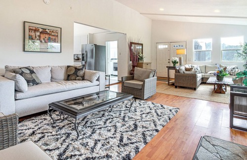 Coos Bay Casa | 2 Mi to Downtown Coos Bay: Home w/Deck, Fire Pits