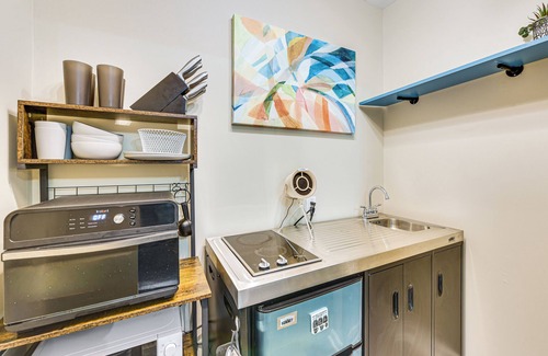 Monroe Apartamento | 2 Mi to Downtown Monroe: Quiet Apt w/ Patio