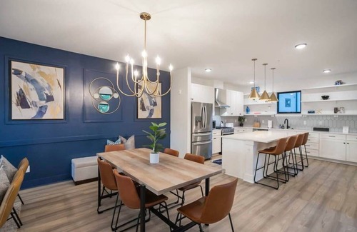 McFerrin Park Casa | April Discount! 2 Mi to DT + King Beds & Garage