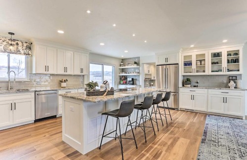 Castle Rock Casa | 2 Mi to Dtwn Castle Rock Home with Furnished Patio