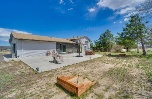 Castle Rock Casa | 2 Mi to Dtwn Castle Rock Home with Furnished Patio