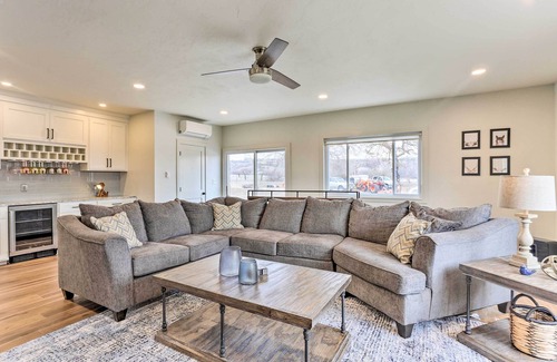 Castle Rock Casa | 2 Mi to Dtwn Castle Rock: Home w/ Furnished Patio