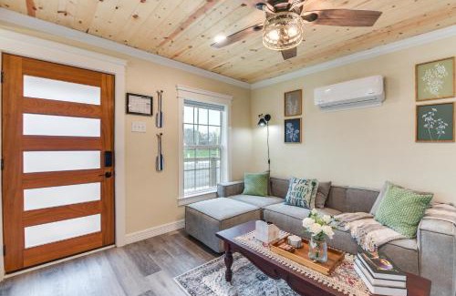 East Riverside Apartamento | 2 Mi to Dtwn Chic Waco Studio with Fire Pit!