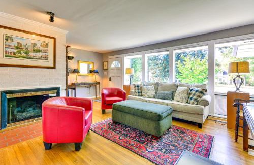 Greensboro Casa | 2 Mi to Dtwn Greensboro Centrally Located Home