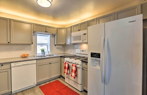 Edgewater Casa | 2 Mi to Dtwn: Home w/ Hot Tub in Denver!