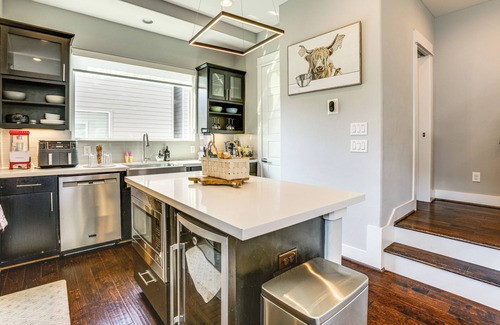 Northside Cabaña | 2 Mi to Dtwn: Modern Houston Home w/ Private Patio