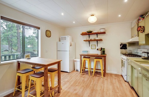 Prescott Cabina | 2 Mi to Dtwn Prescott: Cabin w/ Furnished Deck!