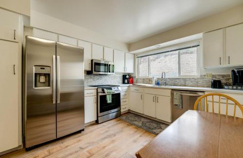 Northeast Reno Casa | 2 Mi to Dtwn Reno and UNR City-View Townhome!