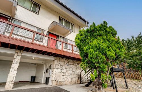 Northeast Reno Casa | 2 Mi to Dtwn Reno and UNR City-View Townhome!