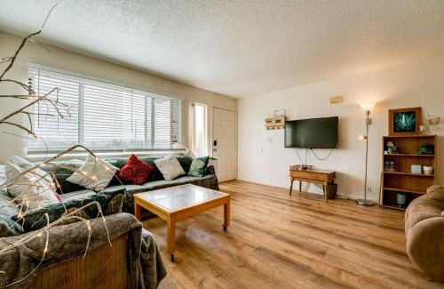 Northeast Reno Casa | 2 Mi to Dtwn Reno and UNR City-View Townhome!