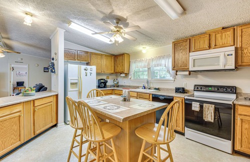 Pelzer Casa | 2 Mi to Dtwn: Retreat on 3 Acres in Pelzer!