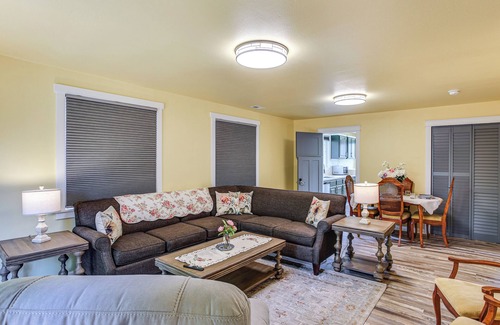 Hilltop Casa | 2 Mi to Dtwn Tacoma: Charming Home w/ Deck & Yard!