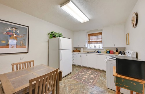 Corvallis Apartamento | 2 Mi to Fly Fishing: BBQ-Ready Corvallis Apartment
