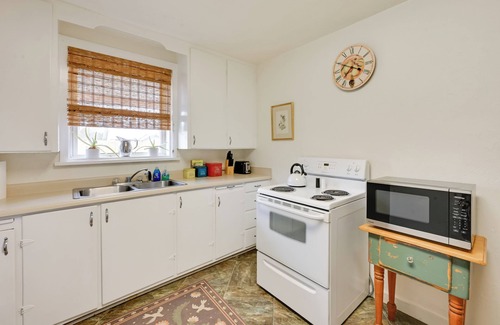 Corvallis Apartamento | 2 Mi to Fly Fishing: BBQ-Ready Corvallis Apartment